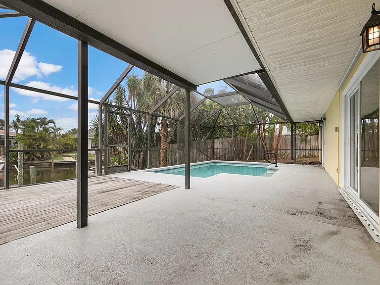 403 Bridgetown Ct — Photo 32