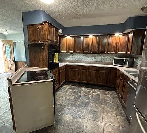 3rd image of 1837 8th St NW