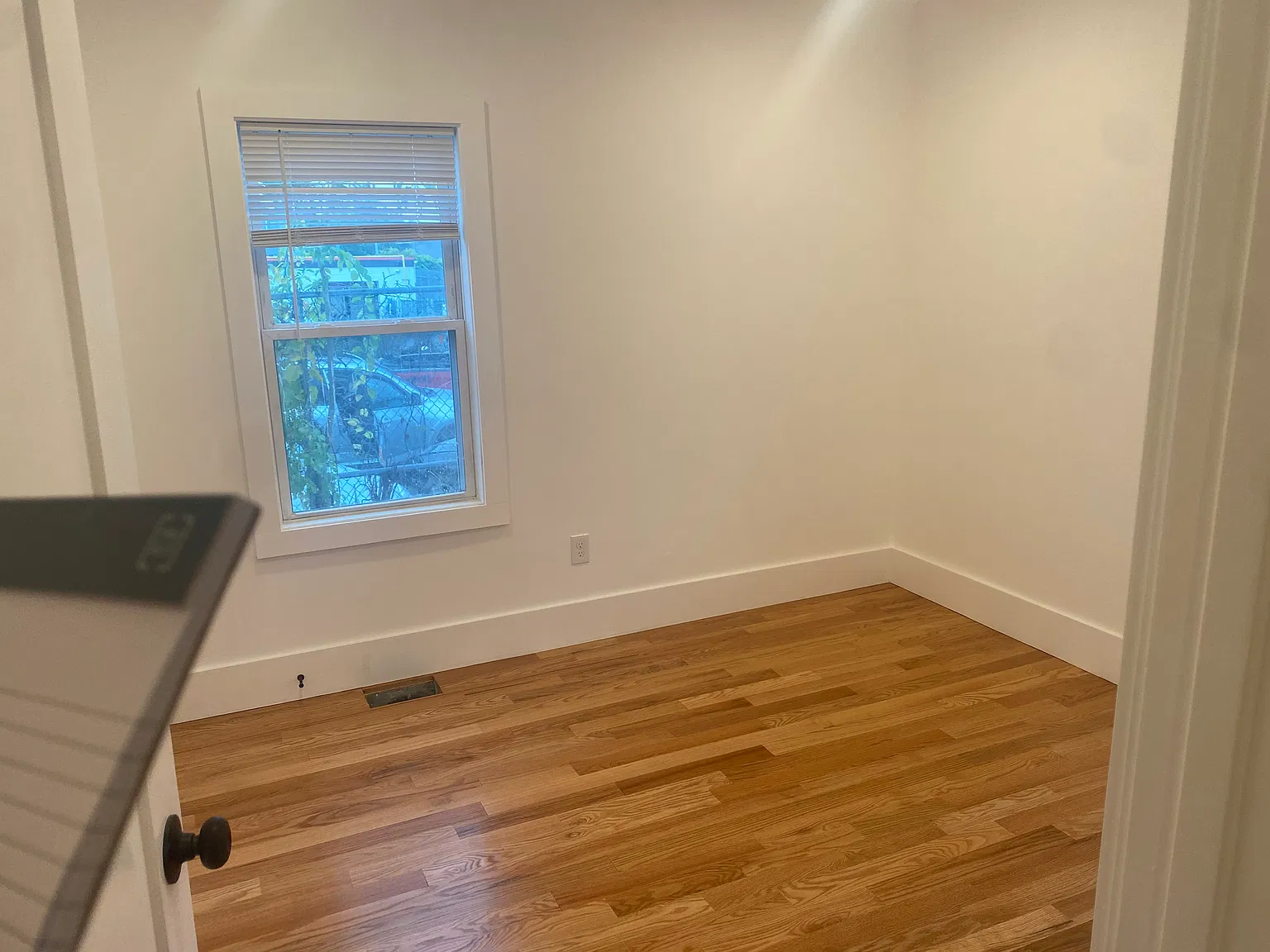3 bed, 1000 sqft, $3,300 — Photo 1