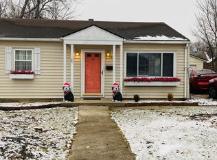 219 N Evanslawn Ave, Aurora, IL 60506