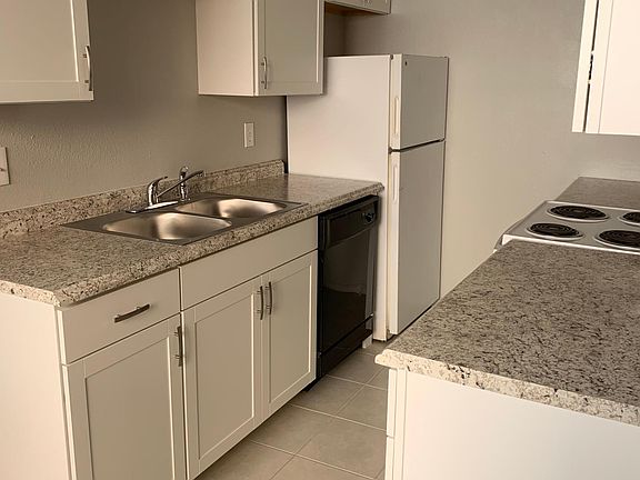 3rd image of 412 Western Skies Dr SE APT A