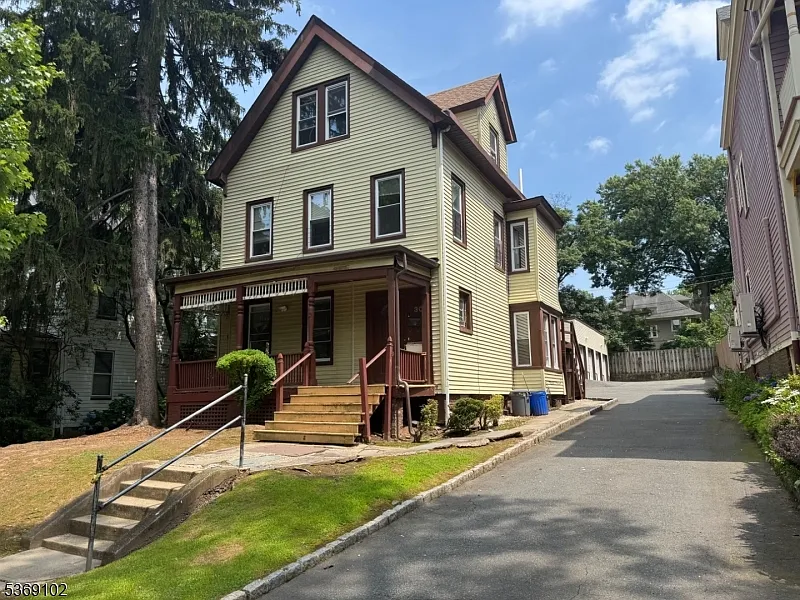 Building Photo - 30 Riggs Pl #2