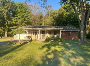 41 Stockton Rd S, Kendall Park, NJ 08824