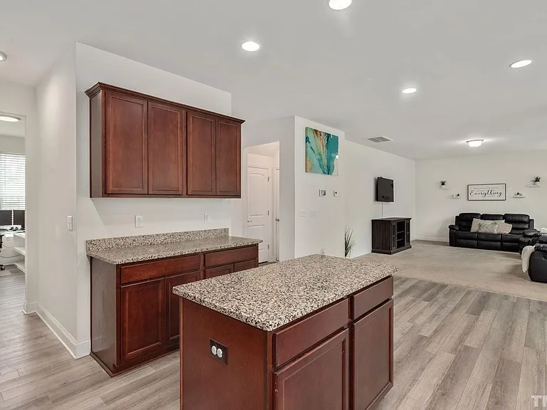 220 Avery Glenn Way — Photo 24
