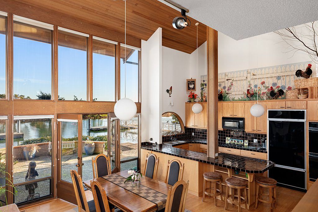 Oak Harbor, WA 98277