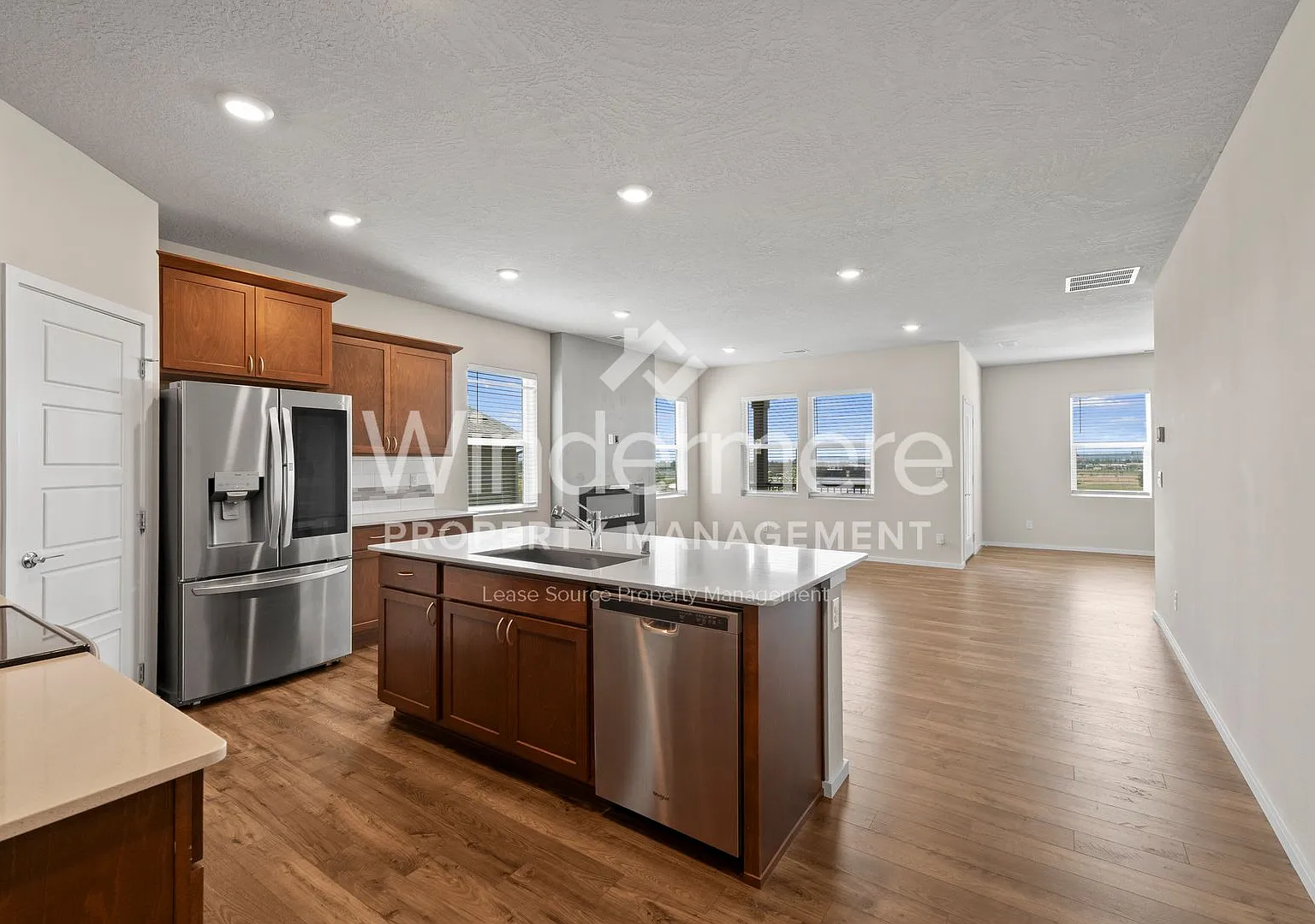 **Coming Soon **October 14th** Beautiful home in Legacy Ridge — Photo 4