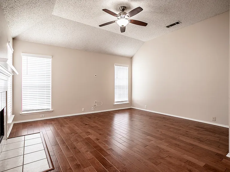 206 Meredith Ct — Photo 5