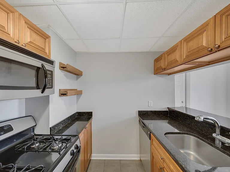 186 Wayne St #321D — Photo 10