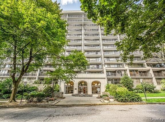 2nd image of 15 Stewart Pl Ste 1