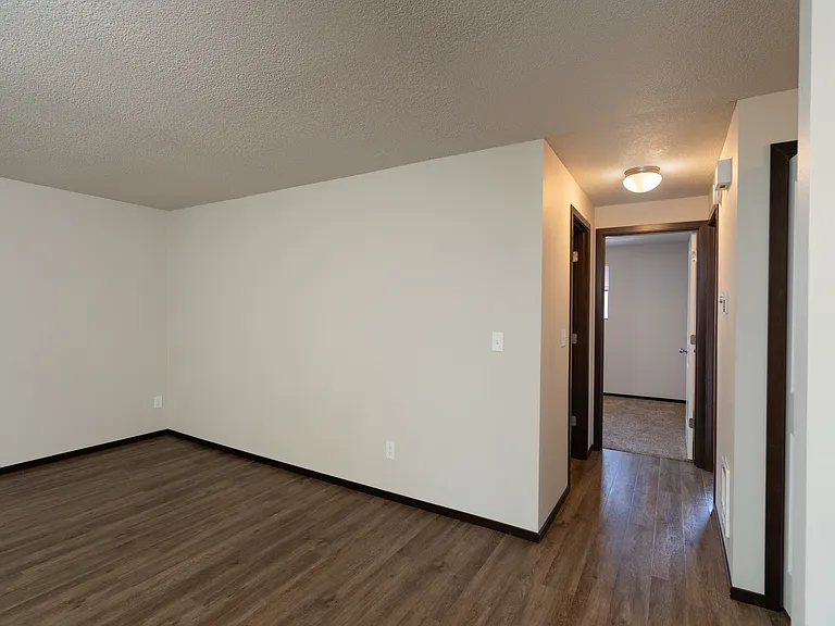 Sunset West Apartments — Photo 10