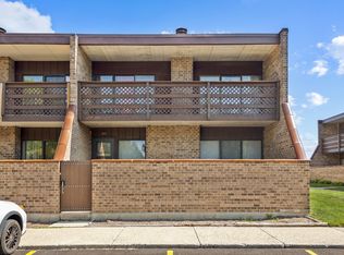 304 Kenneth Cir, Elgin, IL 60120