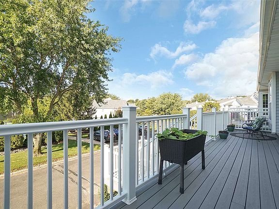 5th image of 136 Windward Dr #136