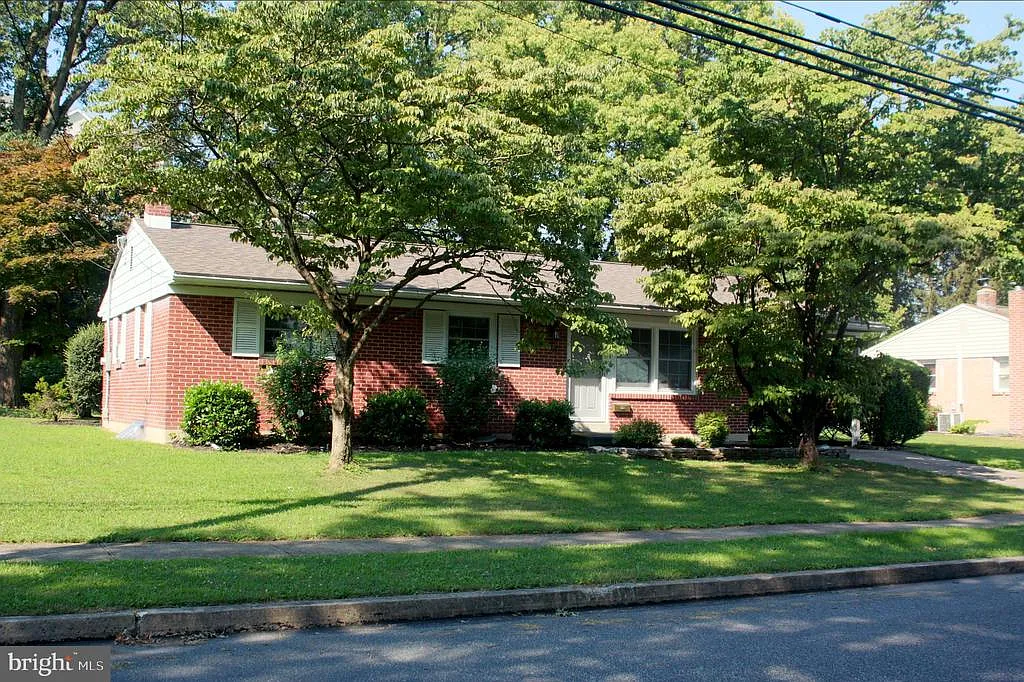 914 W Foxcroft Dr photo 1