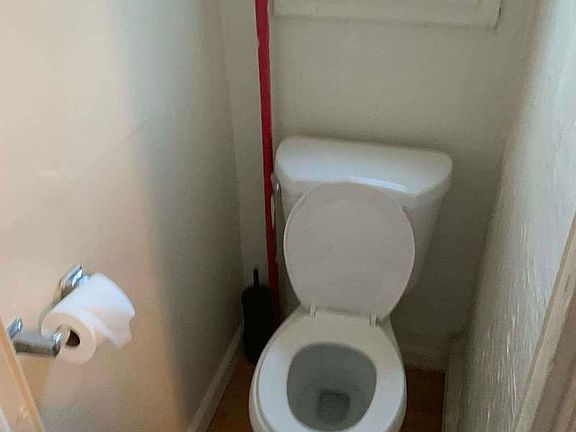4th image of 328 E 6th St APT 4C