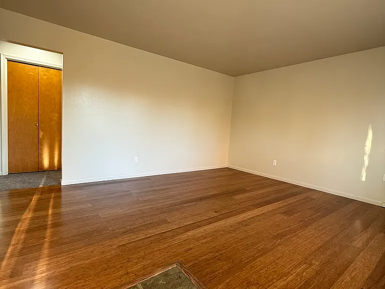 1353 Burcham Dr — Photo 10