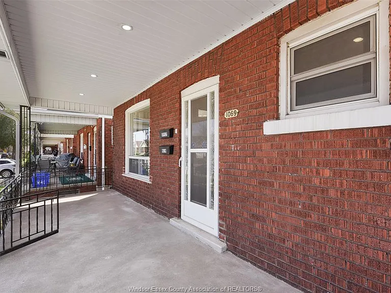 1069 Marentette Ave #UPPER — Photo 6