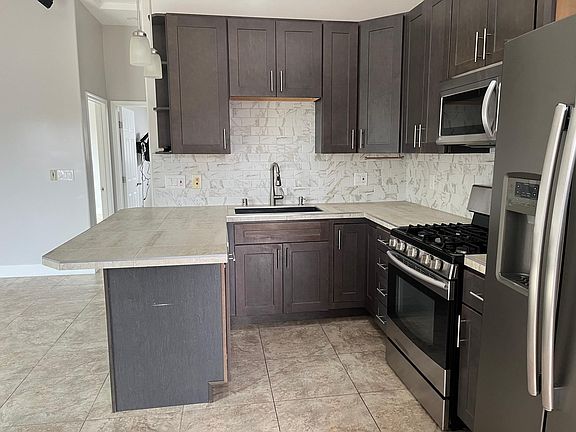 3rd image of 4236 Cass St