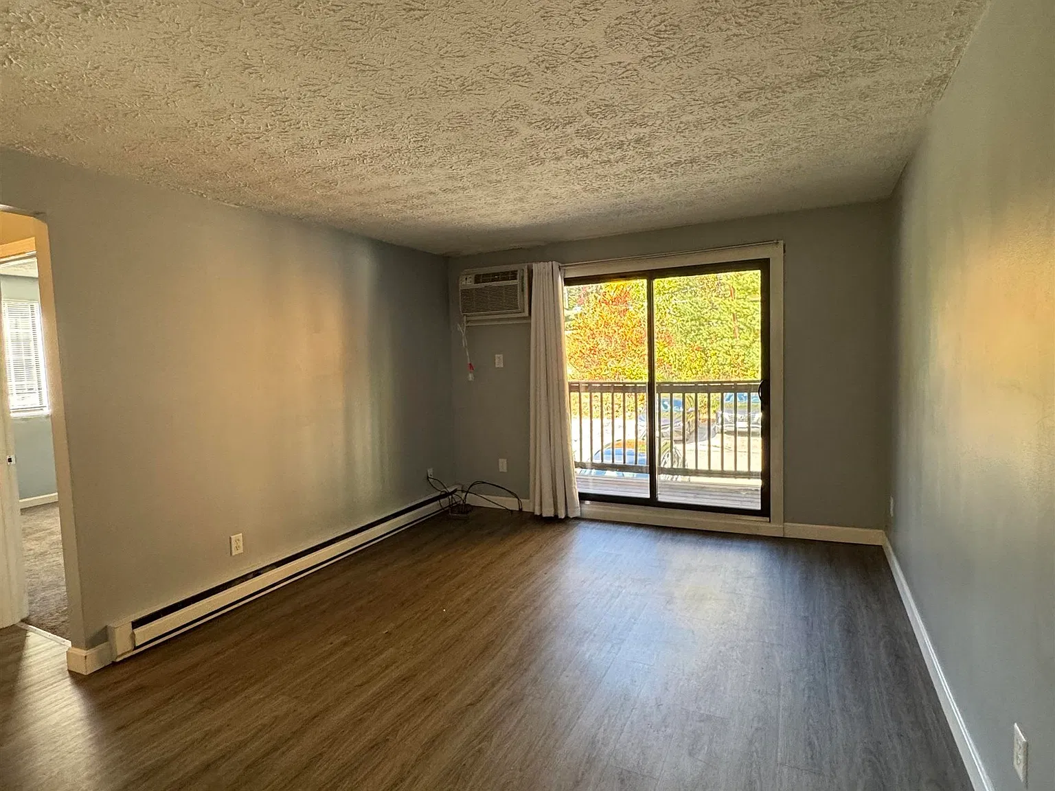 2 bed, 1.0 bath, 627 sqft, $1,650 — Photo 2