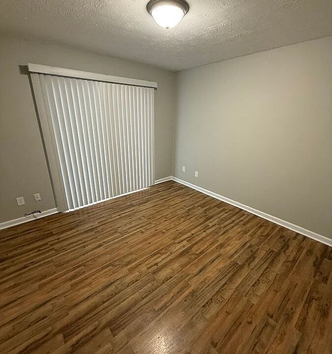 1st image of 209 Lakeshore Dr #5