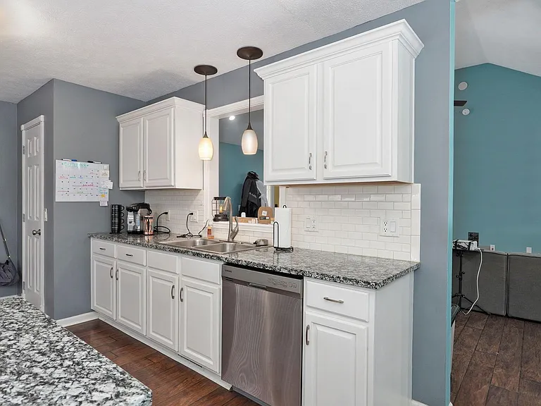 404 E Valley View Rd — Photo 19