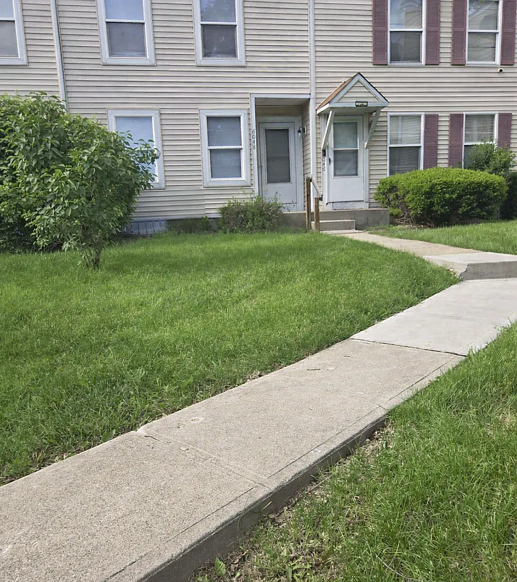2 bed, 1.5 bath, 1042 sqft, $1,350 — Photo 2