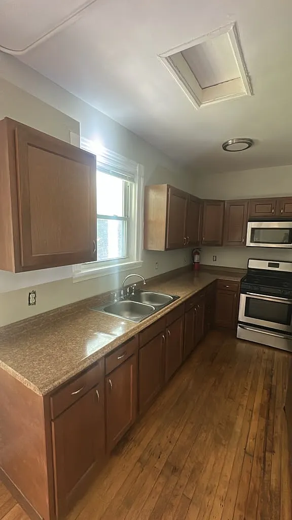3 bed, 1300 sqft, $2,150 — Photo 1