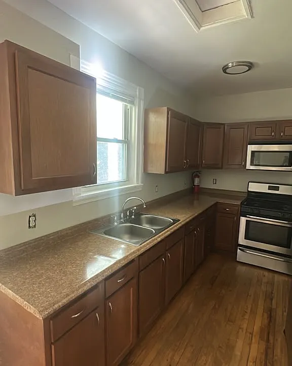 3 Stillwater Rd #2L
