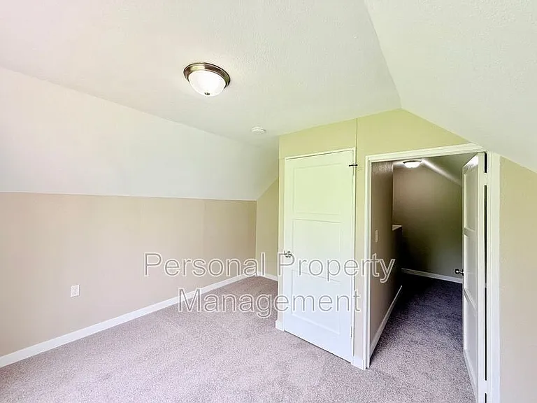 3110 Thompson Ave — Photo 13