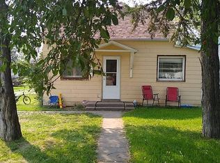 1214 W 2nd St, Redfield, SD 57469