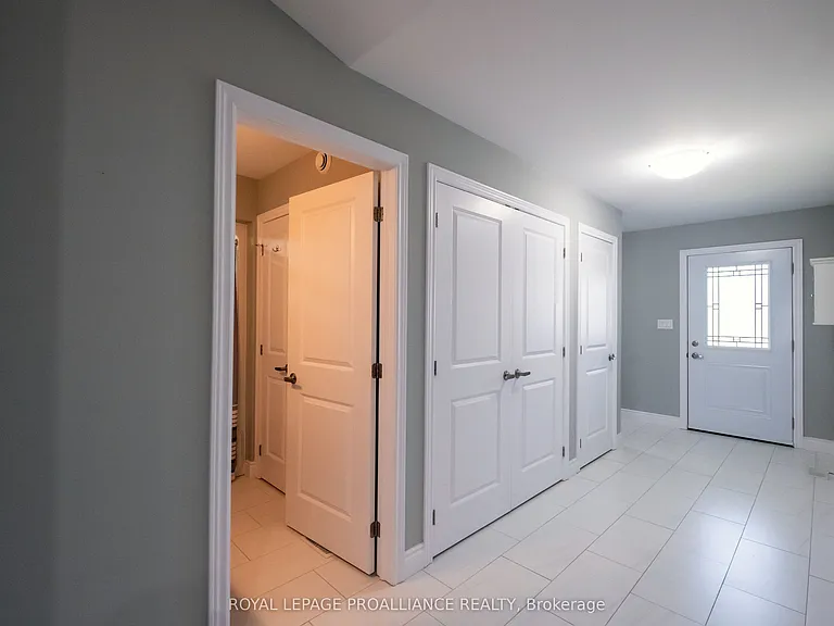 22 Stirling Cres — Photo 3