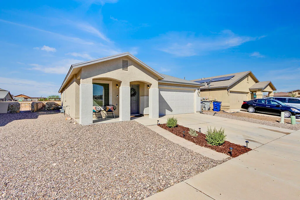 3 bed, 2.0 bath, 1466 sqft, $1,625 — Photo 2