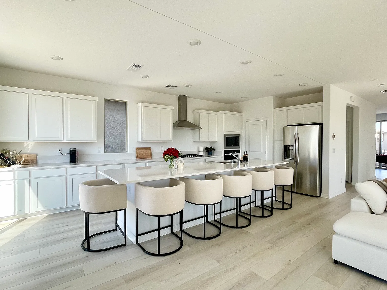 5 bed, 3.5 bath, 3100 sqft, $850 — Photo 3