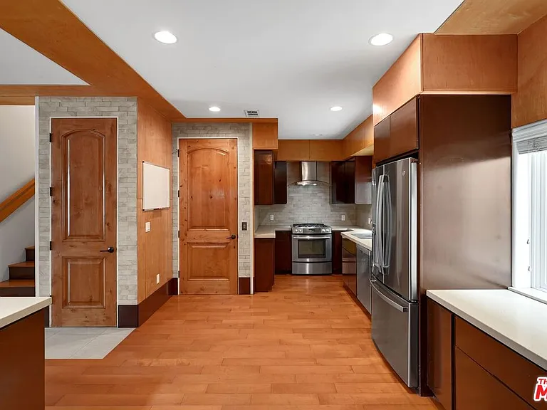 1743 S Barrington Ave — Photo 6