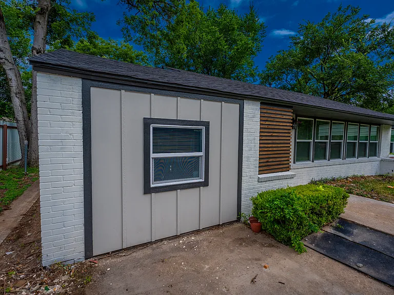 2465 Garapan Dr — Photo 3