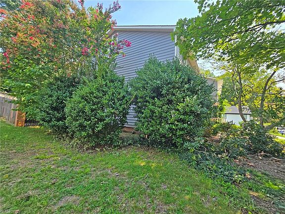 4th image of 3443 Scarsborough Dr