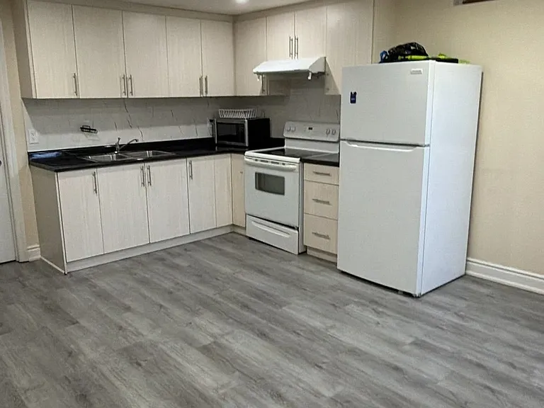 21 Floribunda Cres #BASEMENT — Photo 4