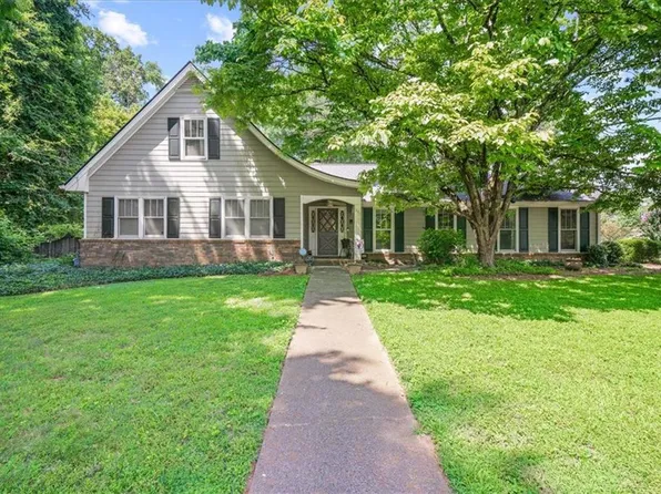 1843 Mountain Creek Dr, Stone Mountain, GA 30087