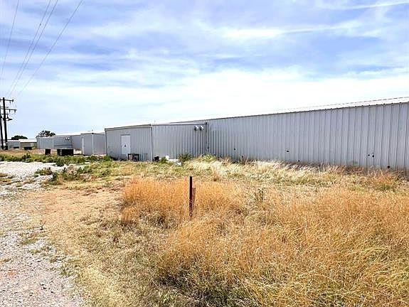 3rd image of 11962 N 2280th Rd
