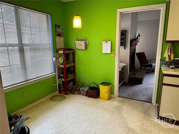 5th image of 32 E Deerwood Road