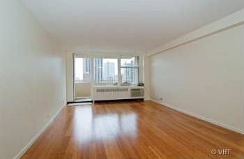 5th image of 555 W Cornelia Ave APT 1701
