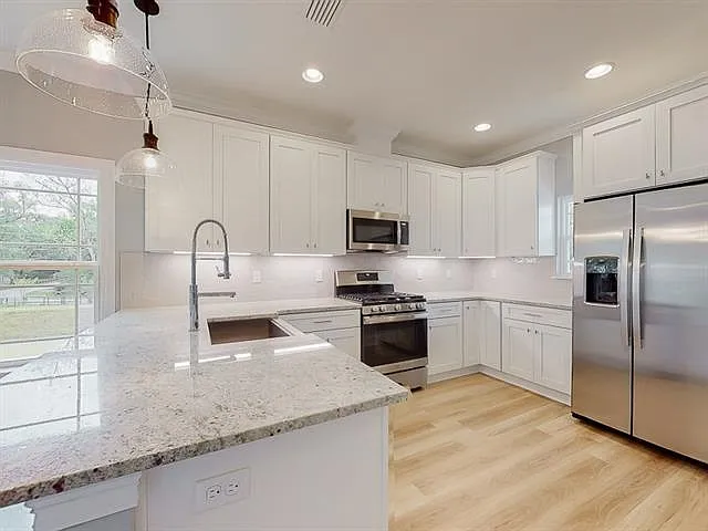 212 Cottage Ct — Photo 6