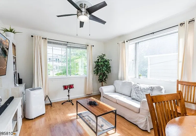 33 Linden Ave — Photo 3