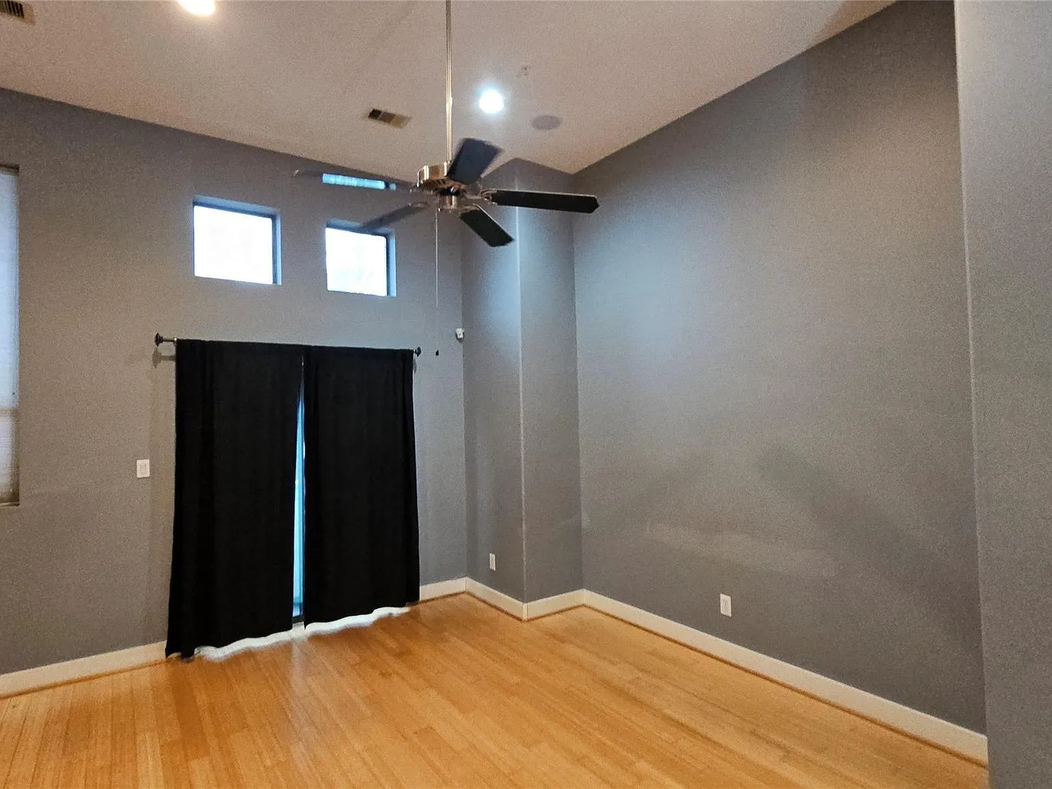 2 bed, 1.5 bath, 1330 sqft, $1,899 — Photo 3
