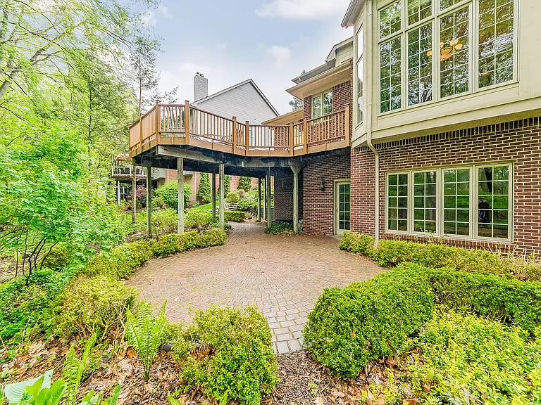 16646 Brooklane Blvd — Photo 38