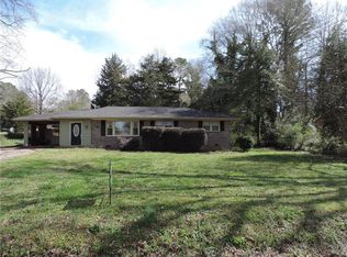 121 Floy Dr, Seneca, SC 29678