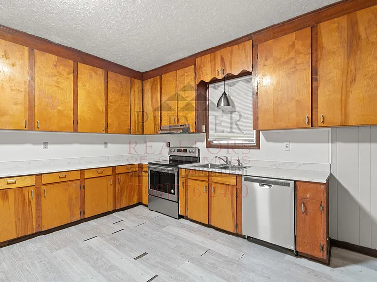 108 Comer St — Photo 9