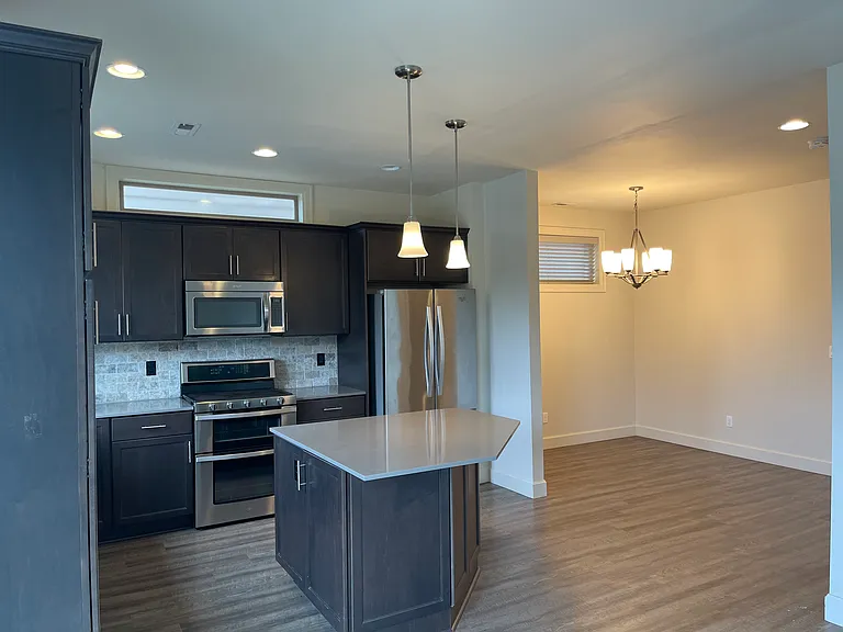 3318 SE Summerfield Dr — Photo 2
