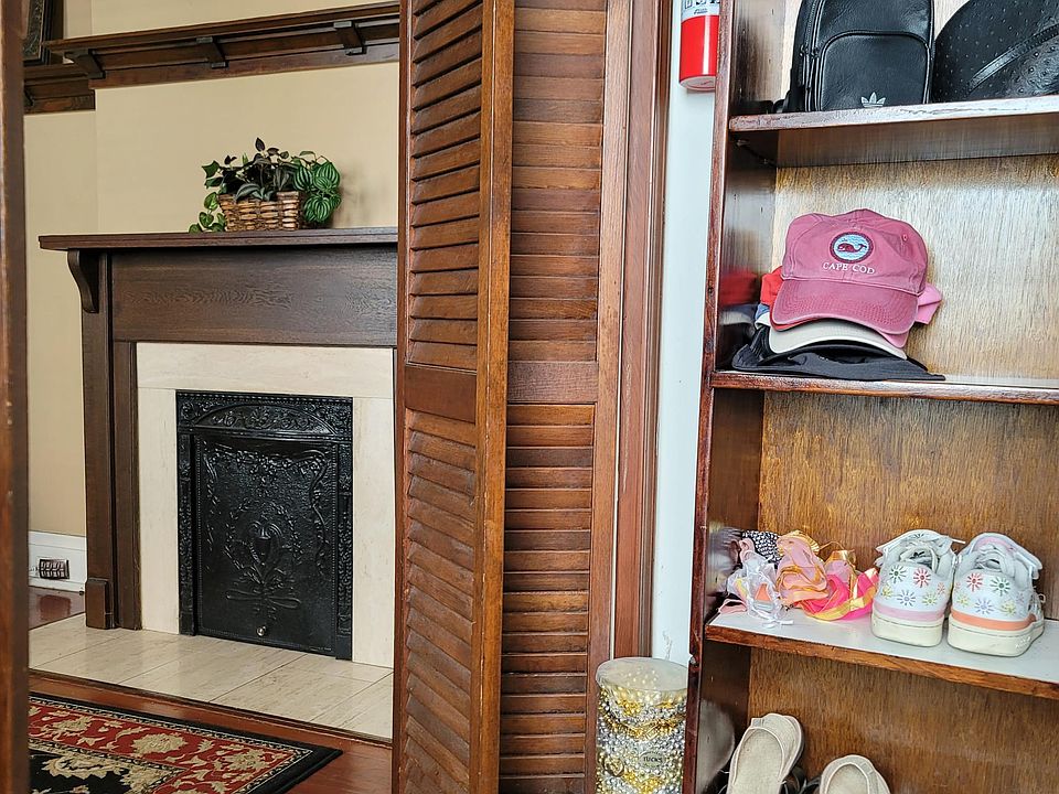 With things. Great place for shoes, bags and hats.