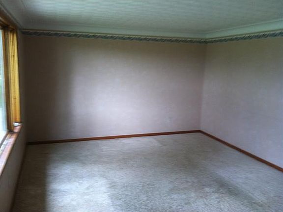 5th image of 2109 Royal Oak Ave