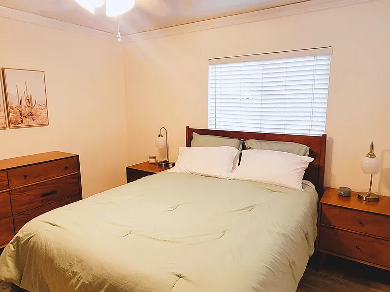 2446 E Minnezona Ave — Photo 13